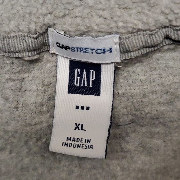 Gray fleece pullover 🛍3 For $15🛍 - Picture 7 of 7